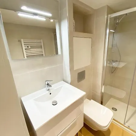 Duplex 50 Metres De La 니스
