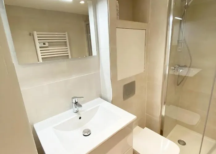 Duplex 50 Metres De La 니스